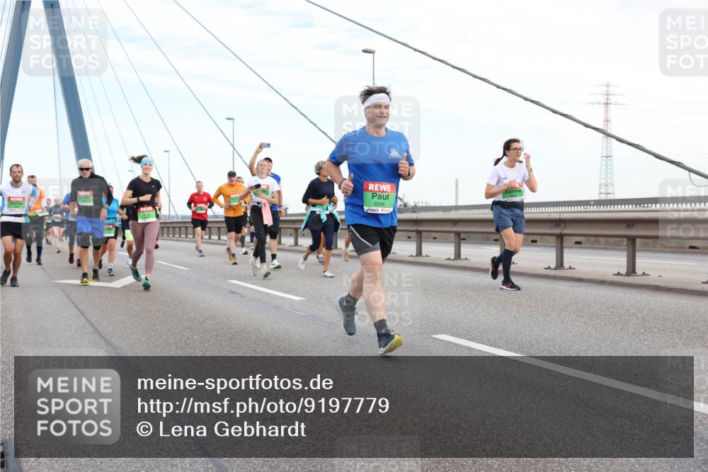 03.10.2025 - Köhlbrandbrückenlauf Lena Gebhardt http://msf.ph/oto/9197779 03.10.2025 15:32:21 Position 1 9326 meine-sportfotos.de