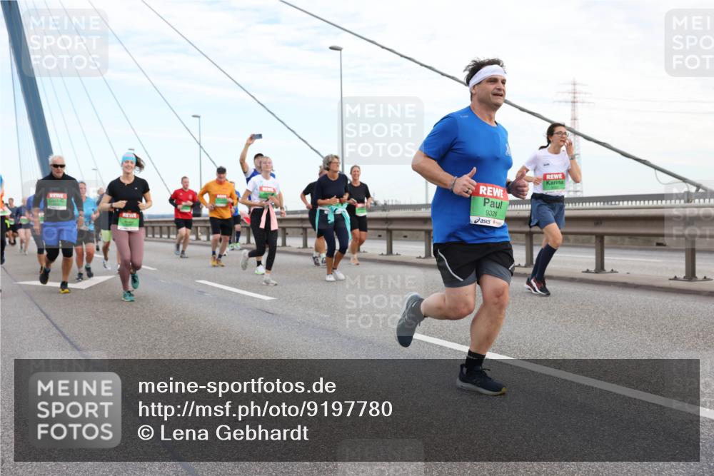03.10.2025 - Köhlbrandbrückenlauf Lena Gebhardt http://msf.ph/oto/9197780 03.10.2025 15:32:21 Position 1 9326 meine-sportfotos.de