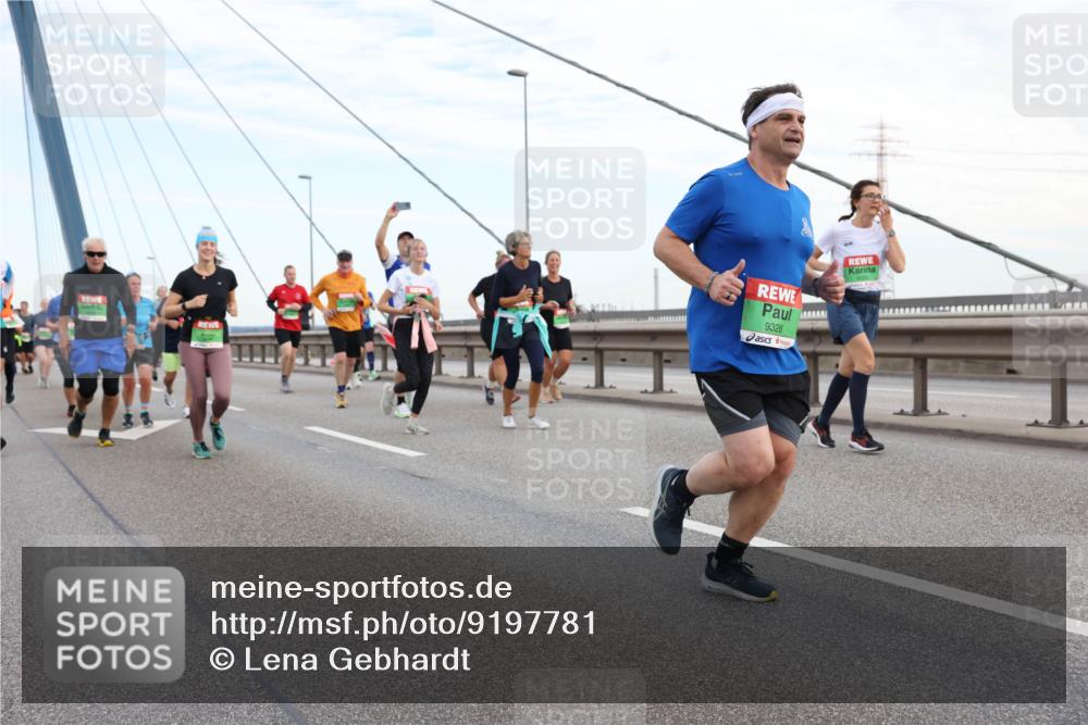 03.10.2025 - Köhlbrandbrückenlauf Lena Gebhardt http://msf.ph/oto/9197781 03.10.2025 15:32:21 Position 1 9326 meine-sportfotos.de