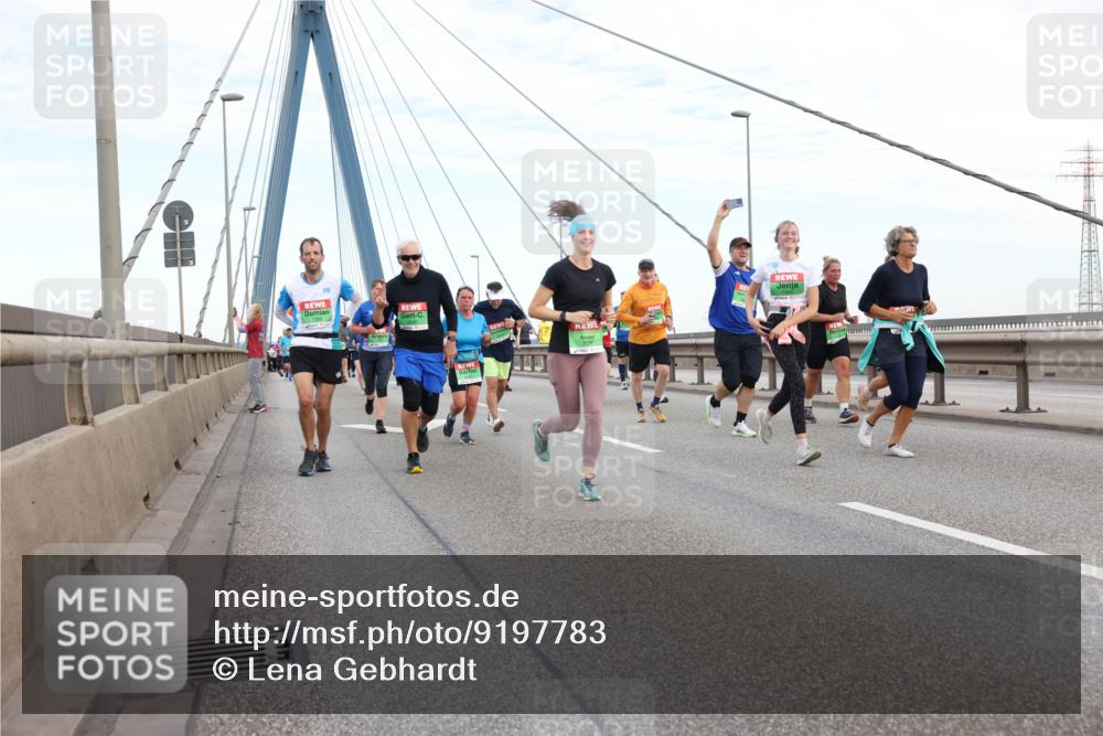 03.10.2025 - Köhlbrandbrückenlauf Lena Gebhardt http://msf.ph/oto/9197783 03.10.2025 15:32:22 Position 1  meine-sportfotos.de