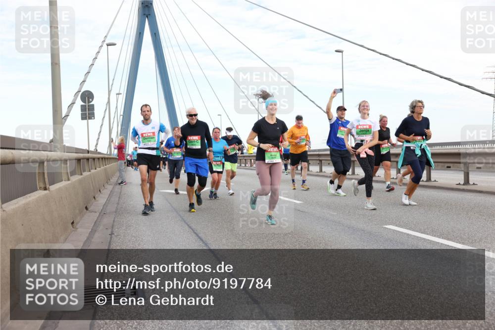 03.10.2025 - Köhlbrandbrückenlauf Lena Gebhardt http://msf.ph/oto/9197784 03.10.2025 15:32:22 Position 1 7383 meine-sportfotos.de