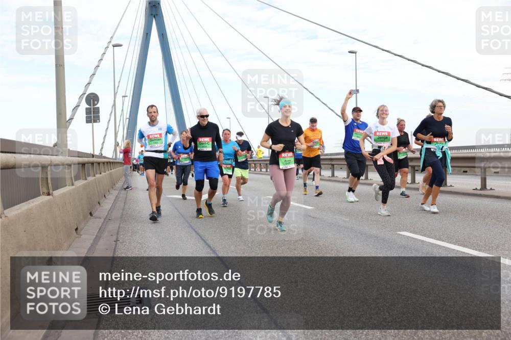 03.10.2025 - Köhlbrandbrückenlauf Lena Gebhardt http://msf.ph/oto/9197785 03.10.2025 15:32:22 Position 1 7383 meine-sportfotos.de