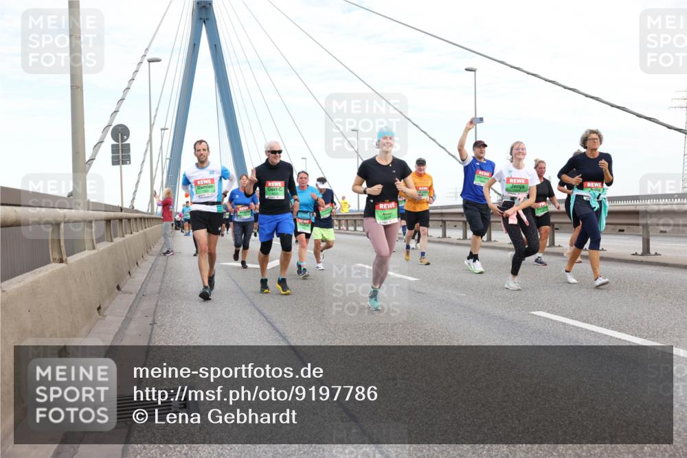 03.10.2025 - Köhlbrandbrückenlauf Lena Gebhardt http://msf.ph/oto/9197786 03.10.2025 15:32:22 Position 1  meine-sportfotos.de