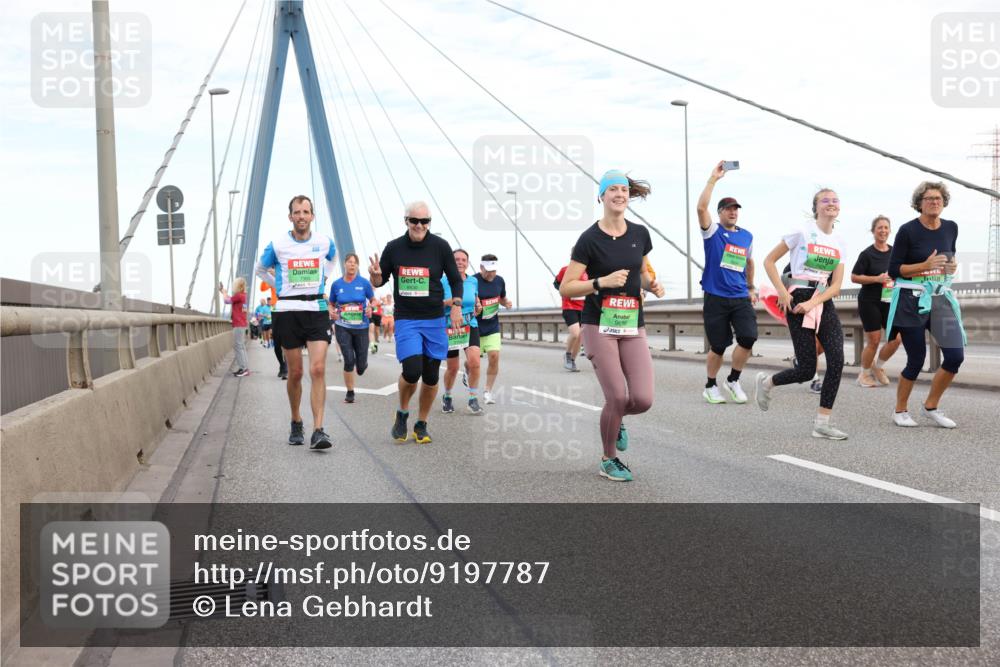 03.10.2025 - Köhlbrandbrückenlauf Lena Gebhardt http://msf.ph/oto/9197787 03.10.2025 15:32:23 Position 1 8830, 9686 meine-sportfotos.de