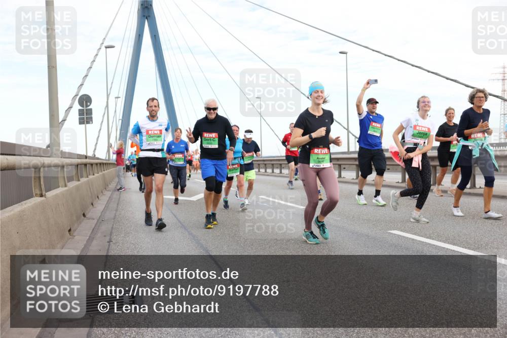 03.10.2025 - Köhlbrandbrückenlauf Lena Gebhardt http://msf.ph/oto/9197788 03.10.2025 15:32:23 Position 1 9686 meine-sportfotos.de