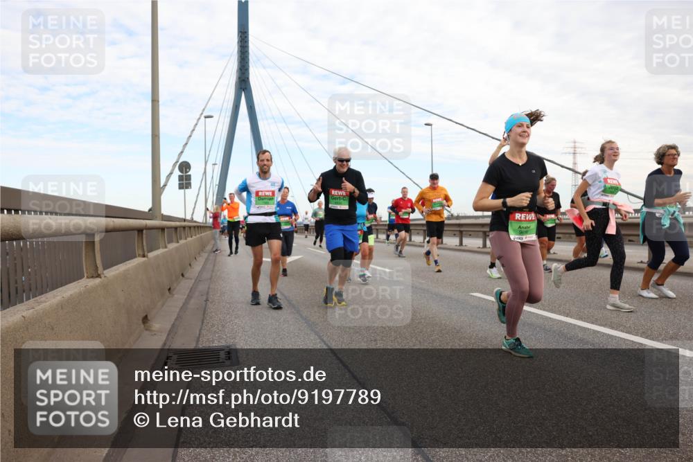 03.10.2025 - Köhlbrandbrückenlauf Lena Gebhardt http://msf.ph/oto/9197789 03.10.2025 15:32:23 Position 1 7383, 9686 meine-sportfotos.de