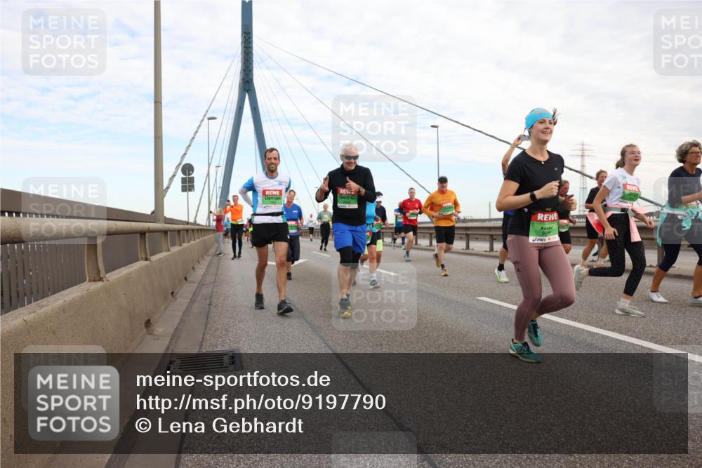 03.10.2025 - Köhlbrandbrückenlauf Lena Gebhardt http://msf.ph/oto/9197790 03.10.2025 15:32:23 Position 1 9686 meine-sportfotos.de