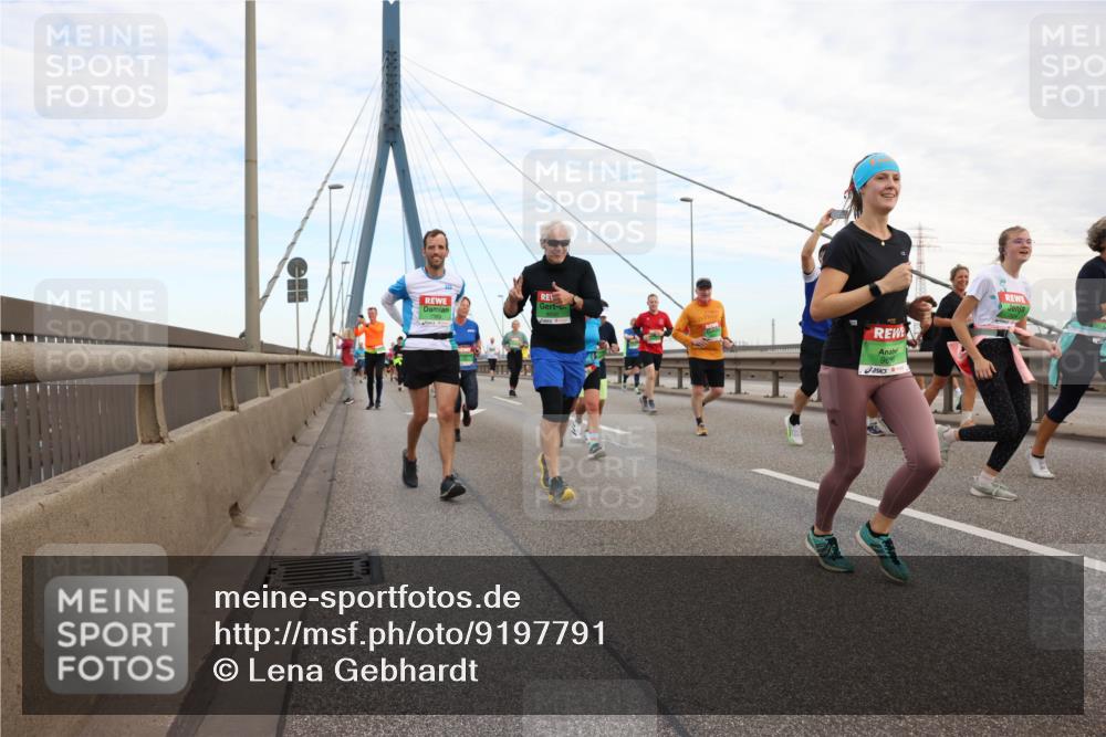 03.10.2025 - Köhlbrandbrückenlauf Lena Gebhardt http://msf.ph/oto/9197791 03.10.2025 15:32:24 Position 1 9686 meine-sportfotos.de