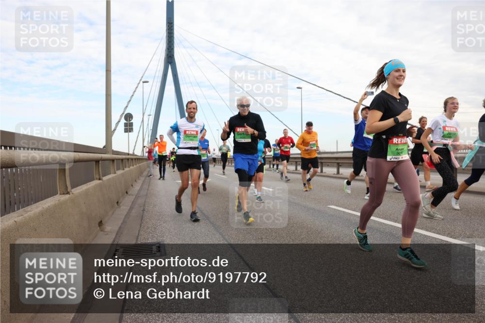 03.10.2025 - Köhlbrandbrückenlauf Lena Gebhardt http://msf.ph/oto/9197792 03.10.2025 15:32:24 Position 1  meine-sportfotos.de