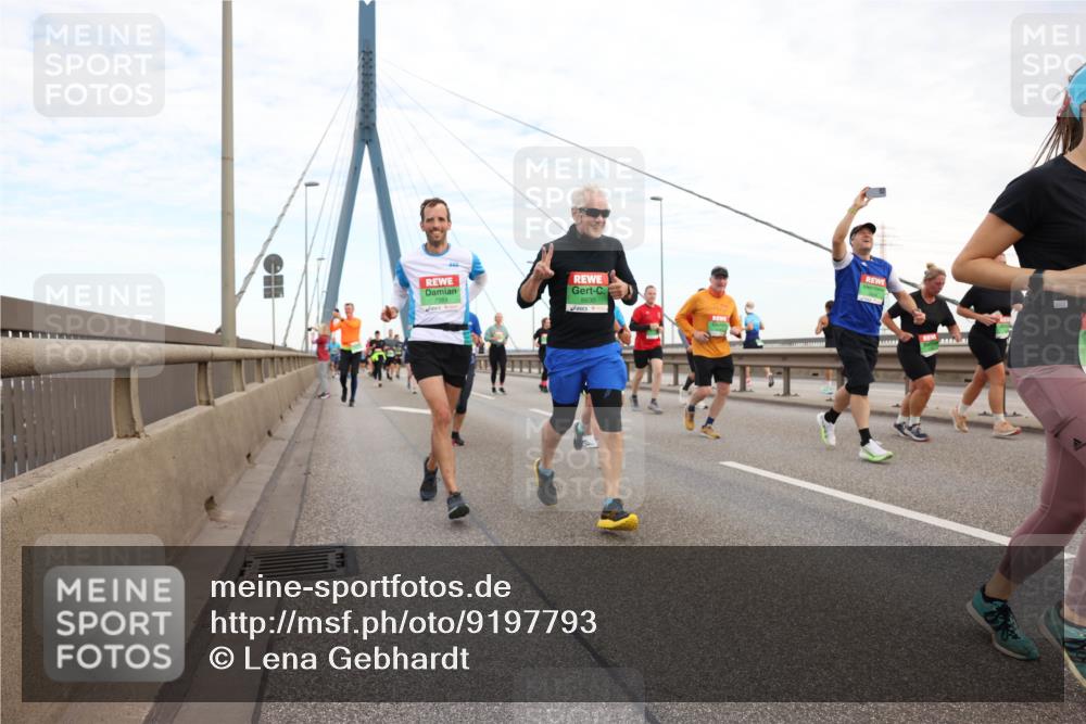 03.10.2025 - Köhlbrandbrückenlauf Lena Gebhardt http://msf.ph/oto/9197793 03.10.2025 15:32:24 Position 1 8830 meine-sportfotos.de