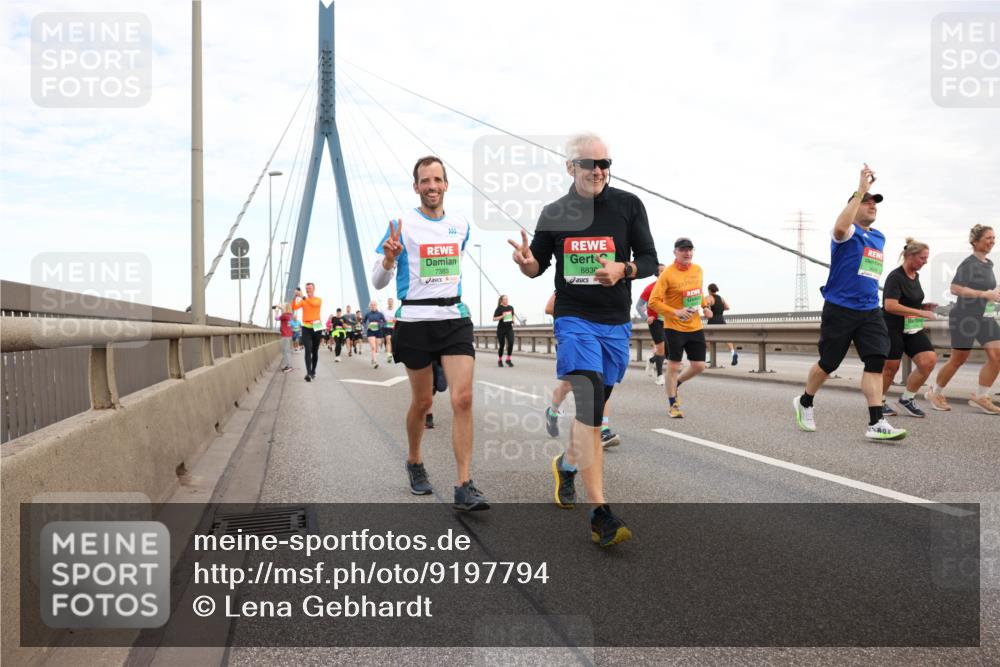 03.10.2025 - Köhlbrandbrückenlauf Lena Gebhardt http://msf.ph/oto/9197794 03.10.2025 15:32:24 Position 1 7383, 8830 meine-sportfotos.de