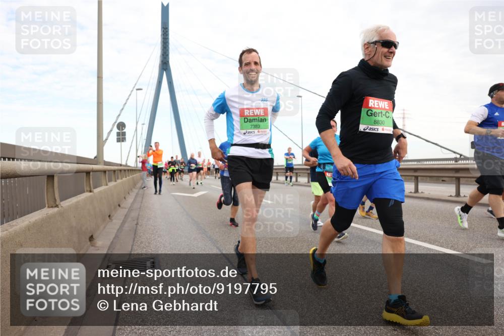 03.10.2025 - Köhlbrandbrückenlauf Lena Gebhardt http://msf.ph/oto/9197795 03.10.2025 15:32:25 Position 1 7383, 8830 meine-sportfotos.de