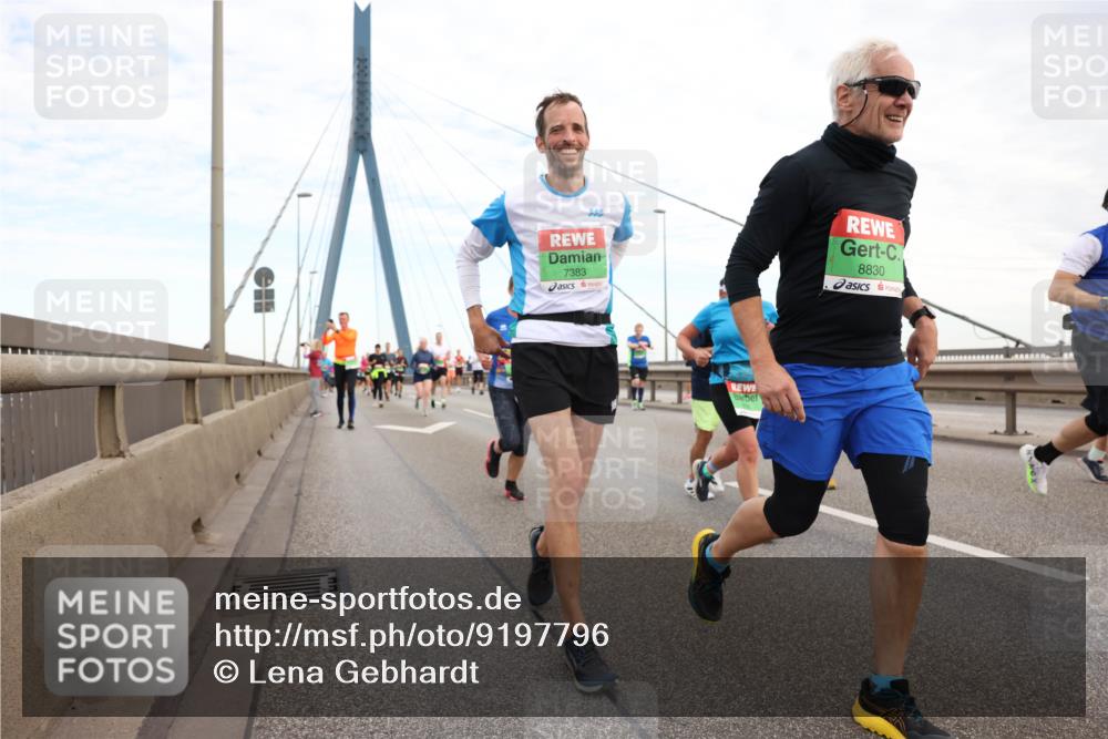 03.10.2025 - Köhlbrandbrückenlauf Lena Gebhardt http://msf.ph/oto/9197796 03.10.2025 15:32:25 Position 1 222, 7383, 8830 meine-sportfotos.de