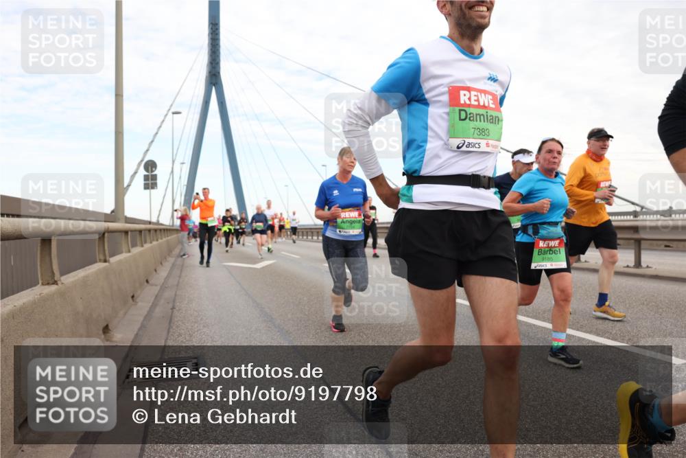 03.10.2025 - Köhlbrandbrückenlauf Lena Gebhardt http://msf.ph/oto/9197798 03.10.2025 15:32:25 Position 1 7383, 9185 meine-sportfotos.de