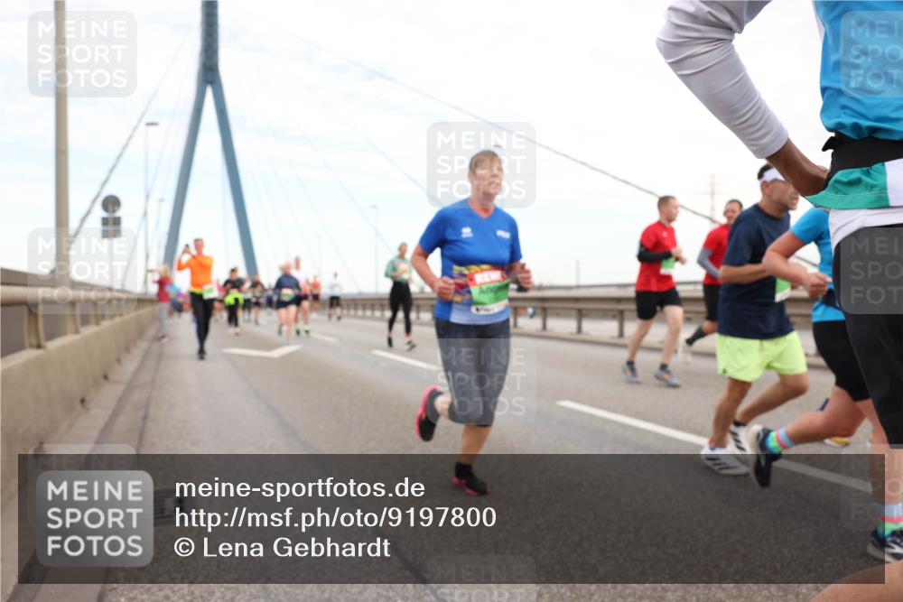03.10.2025 - Köhlbrandbrückenlauf Lena Gebhardt http://msf.ph/oto/9197800 03.10.2025 15:32:25 Position 1  meine-sportfotos.de