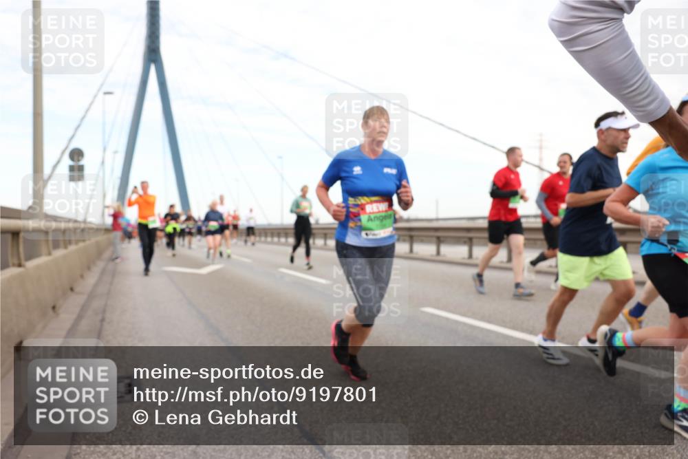 03.10.2025 - Köhlbrandbrückenlauf Lena Gebhardt http://msf.ph/oto/9197801 03.10.2025 15:32:25 Position 1  meine-sportfotos.de