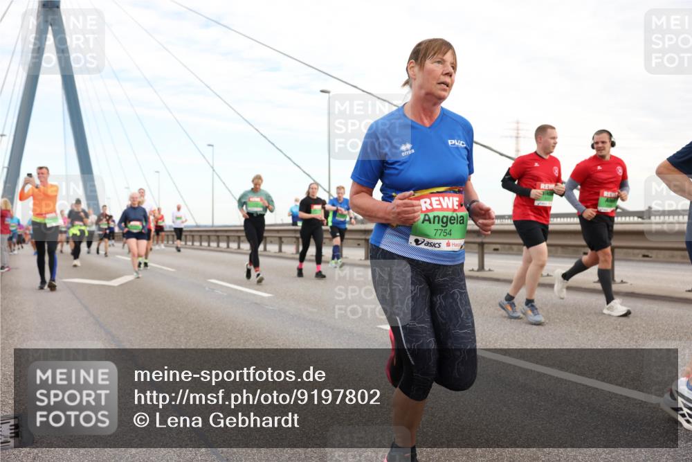 03.10.2025 - Köhlbrandbrückenlauf Lena Gebhardt http://msf.ph/oto/9197802 03.10.2025 15:32:26 Position 1 7754 meine-sportfotos.de