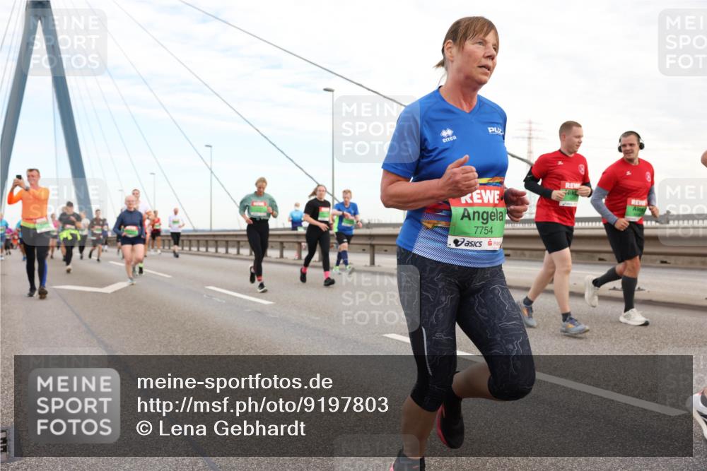 03.10.2025 - Köhlbrandbrückenlauf Lena Gebhardt http://msf.ph/oto/9197803 03.10.2025 15:32:26 Position 1 7754 meine-sportfotos.de