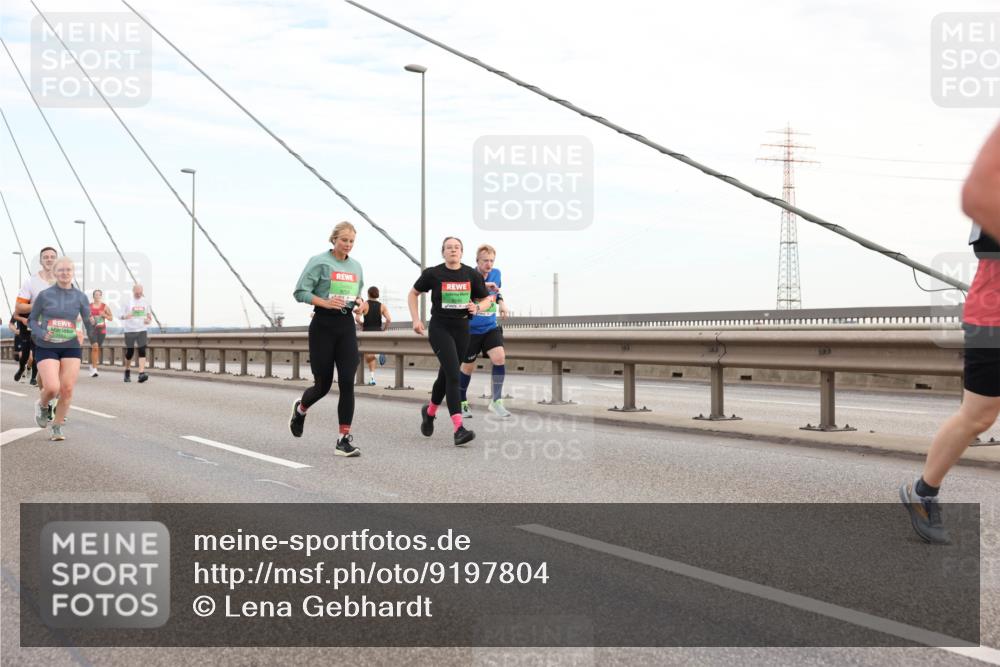 03.10.2025 - Köhlbrandbrückenlauf Lena Gebhardt http://msf.ph/oto/9197804 03.10.2025 15:32:26 Position 1  meine-sportfotos.de