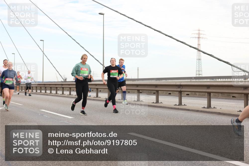 03.10.2025 - Köhlbrandbrückenlauf Lena Gebhardt http://msf.ph/oto/9197805 03.10.2025 15:32:26 Position 1  meine-sportfotos.de