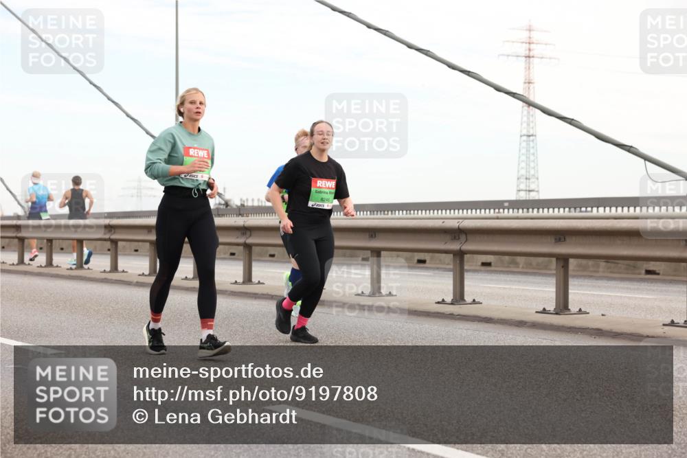 03.10.2025 - Köhlbrandbrückenlauf Lena Gebhardt http://msf.ph/oto/9197808 03.10.2025 15:32:27 Position 1 8246 meine-sportfotos.de