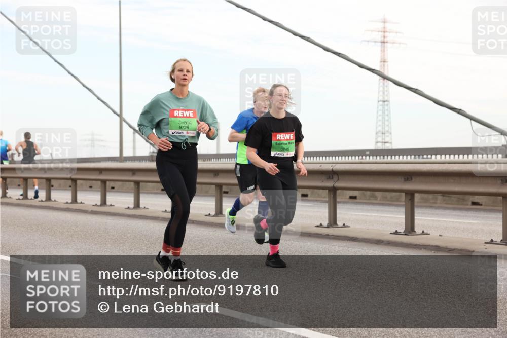 03.10.2025 - Köhlbrandbrückenlauf Lena Gebhardt http://msf.ph/oto/9197810 03.10.2025 15:32:27 Position 1 9728, 8246 meine-sportfotos.de