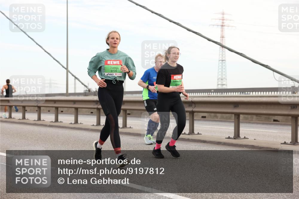 03.10.2025 - Köhlbrandbrückenlauf Lena Gebhardt http://msf.ph/oto/9197812 03.10.2025 15:32:27 Position 1 9728, 8246 meine-sportfotos.de