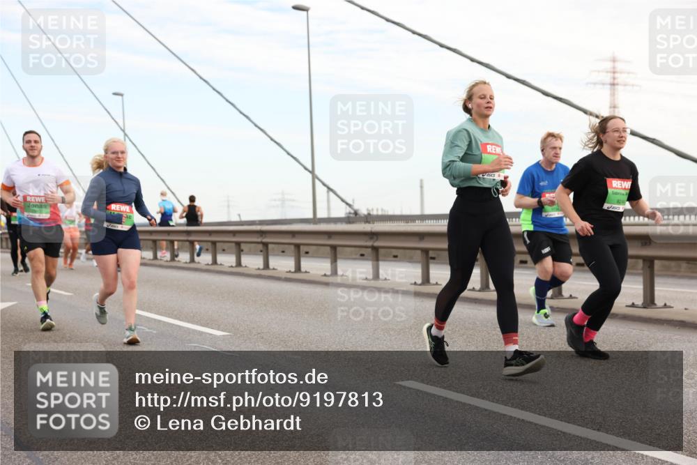 03.10.2025 - Köhlbrandbrückenlauf Lena Gebhardt http://msf.ph/oto/9197813 03.10.2025 15:32:27 Position 1 1177, 8246 meine-sportfotos.de