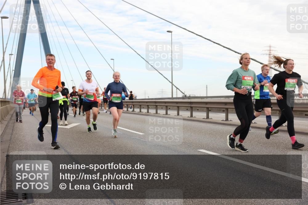 03.10.2025 - Köhlbrandbrückenlauf Lena Gebhardt http://msf.ph/oto/9197815 03.10.2025 15:32:28 Position 1 7553, 9728 meine-sportfotos.de