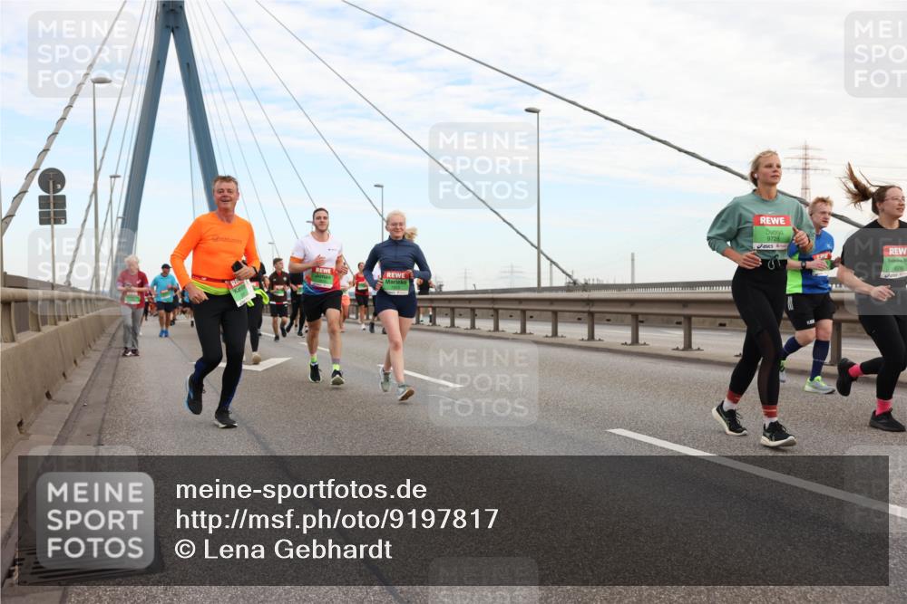 03.10.2025 - Köhlbrandbrückenlauf Lena Gebhardt http://msf.ph/oto/9197817 03.10.2025 15:32:28 Position 1 9728, 8246 meine-sportfotos.de