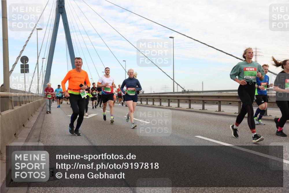 03.10.2025 - Köhlbrandbrückenlauf Lena Gebhardt http://msf.ph/oto/9197818 03.10.2025 15:32:28 Position 1 9728 meine-sportfotos.de