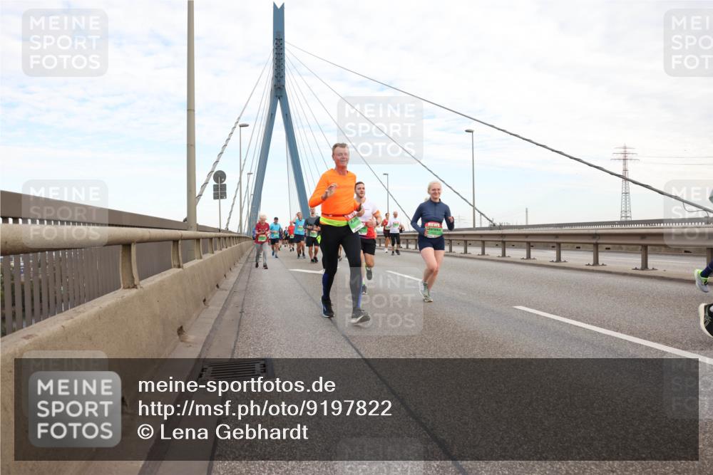 03.10.2025 - Köhlbrandbrückenlauf Lena Gebhardt http://msf.ph/oto/9197822 03.10.2025 15:32:28 Position 1  meine-sportfotos.de