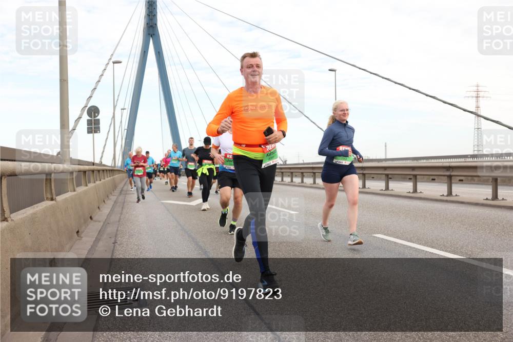 03.10.2025 - Köhlbrandbrückenlauf Lena Gebhardt http://msf.ph/oto/9197823 03.10.2025 15:32:29 Position 1  meine-sportfotos.de