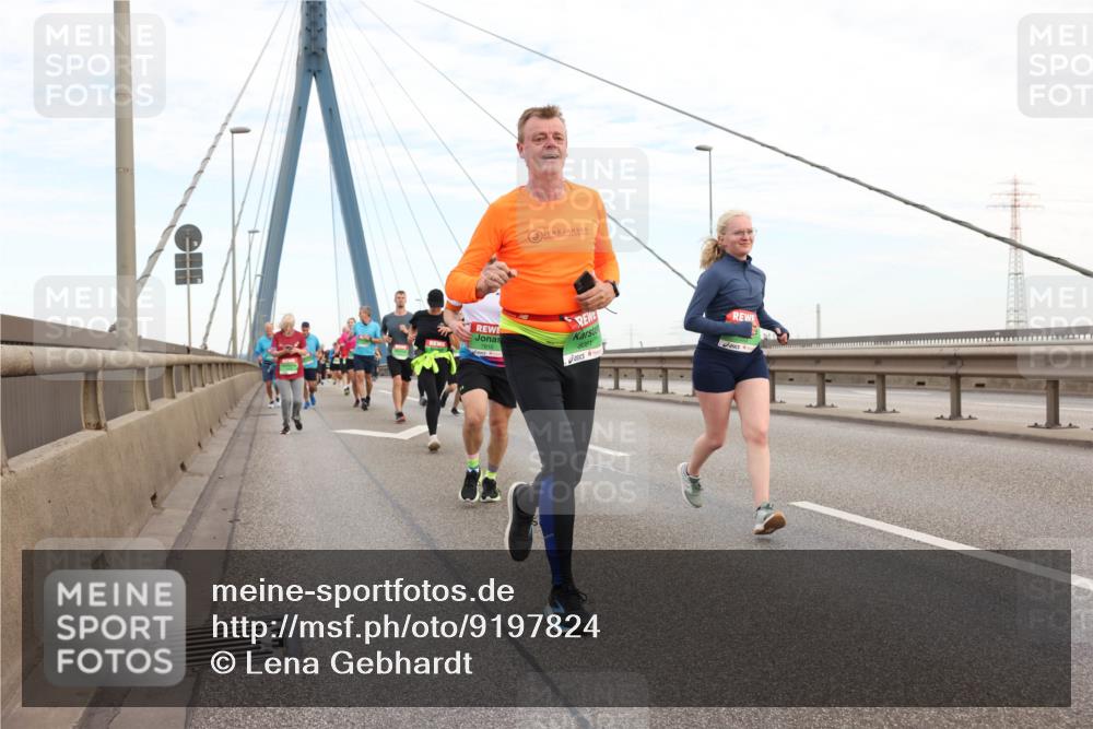 03.10.2025 - Köhlbrandbrückenlauf Lena Gebhardt http://msf.ph/oto/9197824 03.10.2025 15:32:29 Position 1 7810, 8081 meine-sportfotos.de