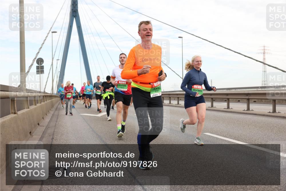 03.10.2025 - Köhlbrandbrückenlauf Lena Gebhardt http://msf.ph/oto/9197826 03.10.2025 15:32:29 Position 1 7810, 8081 meine-sportfotos.de