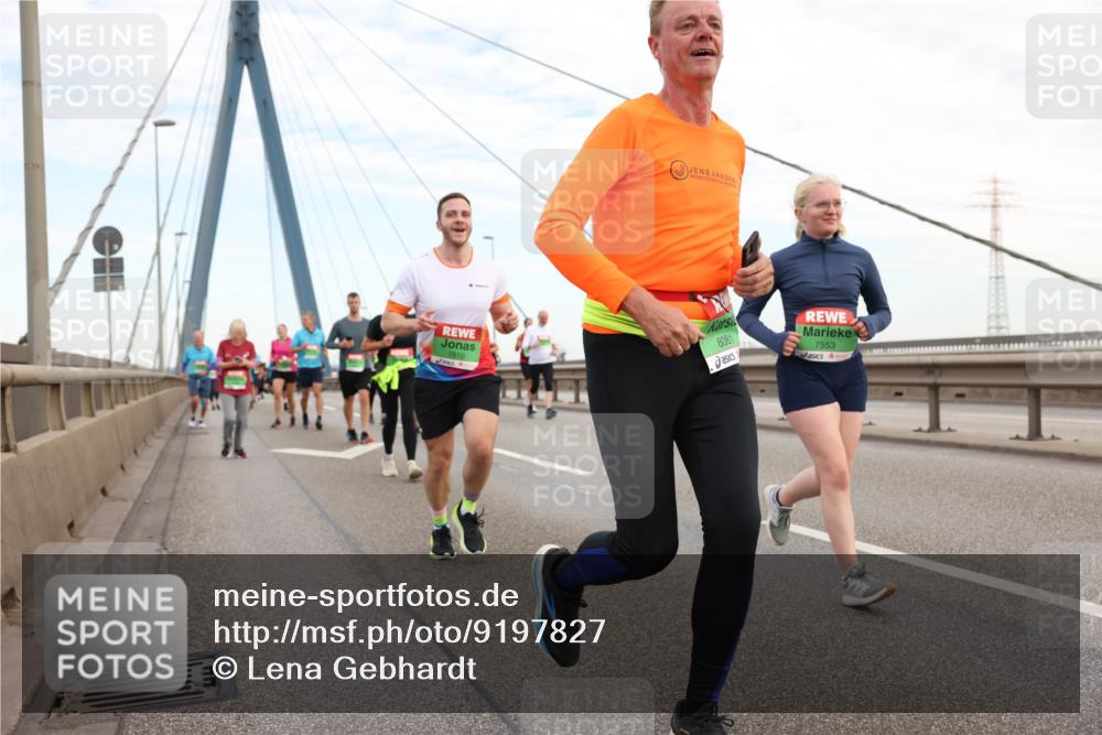 03.10.2025 - Köhlbrandbrückenlauf Lena Gebhardt http://msf.ph/oto/9197827 03.10.2025 15:32:29 Position 1 7810, 8081, 7553 meine-sportfotos.de