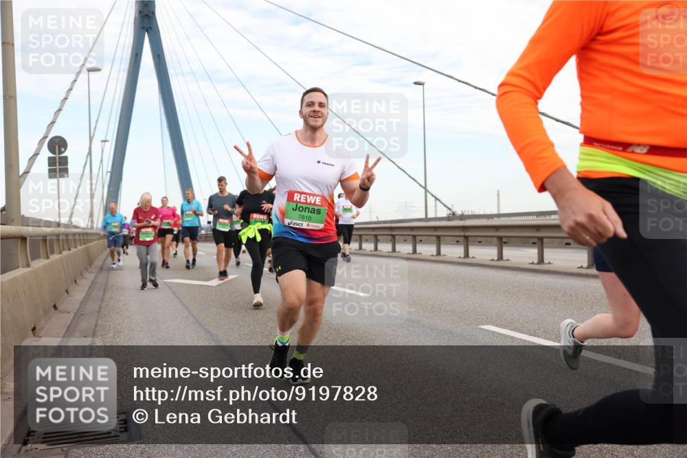 03.10.2025 - Köhlbrandbrückenlauf Lena Gebhardt http://msf.ph/oto/9197828 03.10.2025 15:32:30 Position 1 7810 meine-sportfotos.de