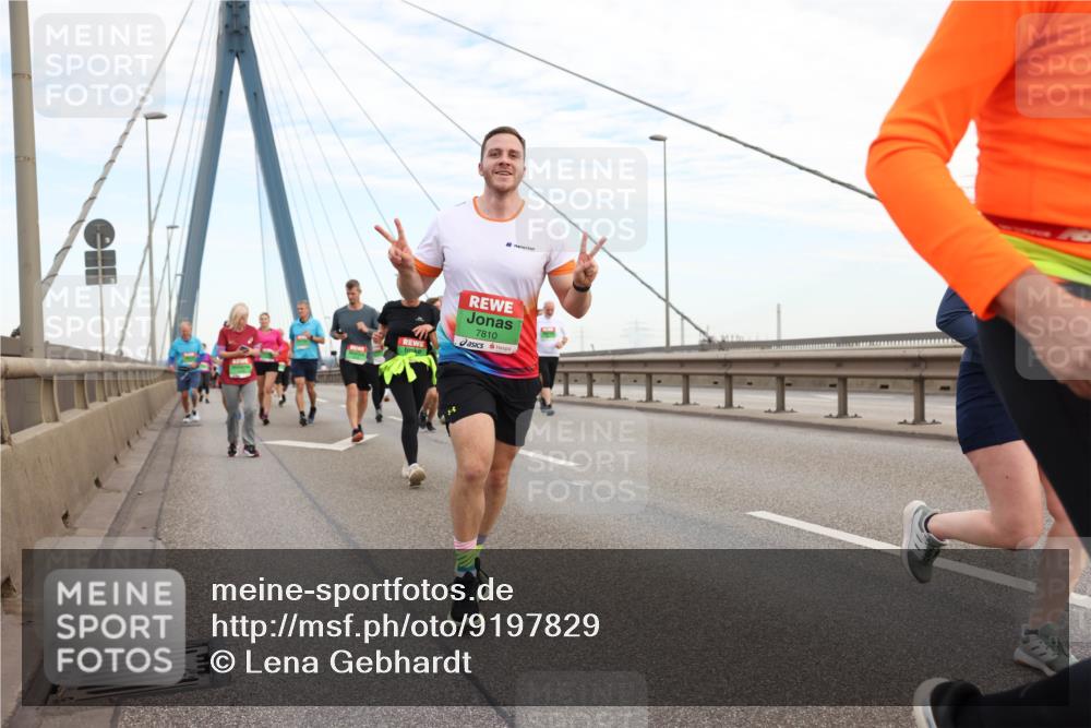 03.10.2025 - Köhlbrandbrückenlauf Lena Gebhardt http://msf.ph/oto/9197829 03.10.2025 15:32:30 Position 1 7810 meine-sportfotos.de