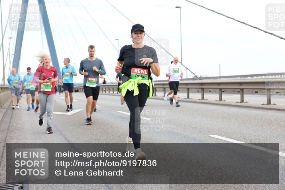 03.10.2025 - Köhlbrandbrückenlauf Lena Gebhardt http://msf.ph/oto/9197836 03.10.2025 15:32:31 Position 1  meine-sportfotos.de