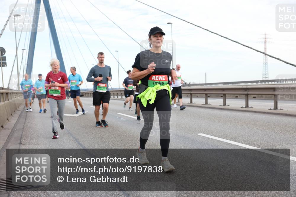 03.10.2025 - Köhlbrandbrückenlauf Lena Gebhardt http://msf.ph/oto/9197838 03.10.2025 15:32:31 Position 1  meine-sportfotos.de