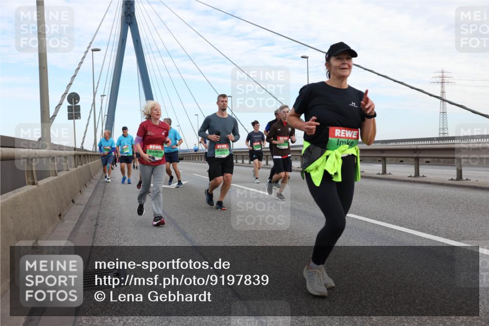03.10.2025 - Köhlbrandbrückenlauf Lena Gebhardt http://msf.ph/oto/9197839 03.10.2025 15:32:32 Position 1  meine-sportfotos.de