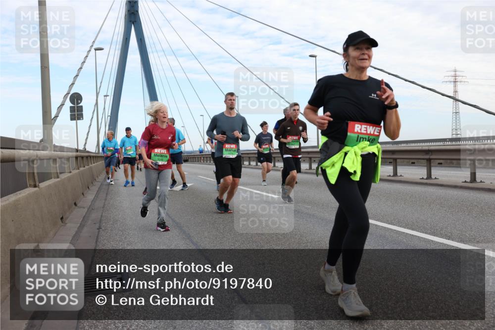 03.10.2025 - Köhlbrandbrückenlauf Lena Gebhardt http://msf.ph/oto/9197840 03.10.2025 15:32:32 Position 1 9647, 8019 meine-sportfotos.de