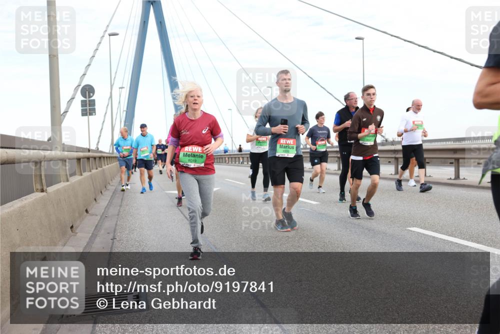 03.10.2025 - Köhlbrandbrückenlauf Lena Gebhardt http://msf.ph/oto/9197841 03.10.2025 15:32:32 Position 1 8019, 9647, 9376 meine-sportfotos.de