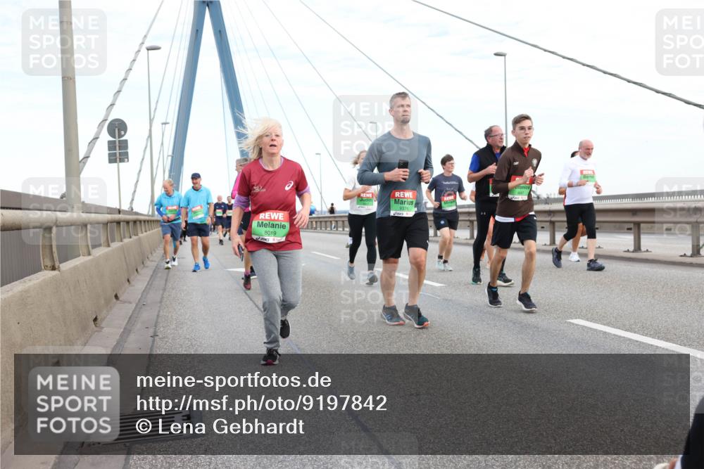 03.10.2025 - Köhlbrandbrückenlauf Lena Gebhardt http://msf.ph/oto/9197842 03.10.2025 15:32:32 Position 1 8019, 9376, 9647 meine-sportfotos.de