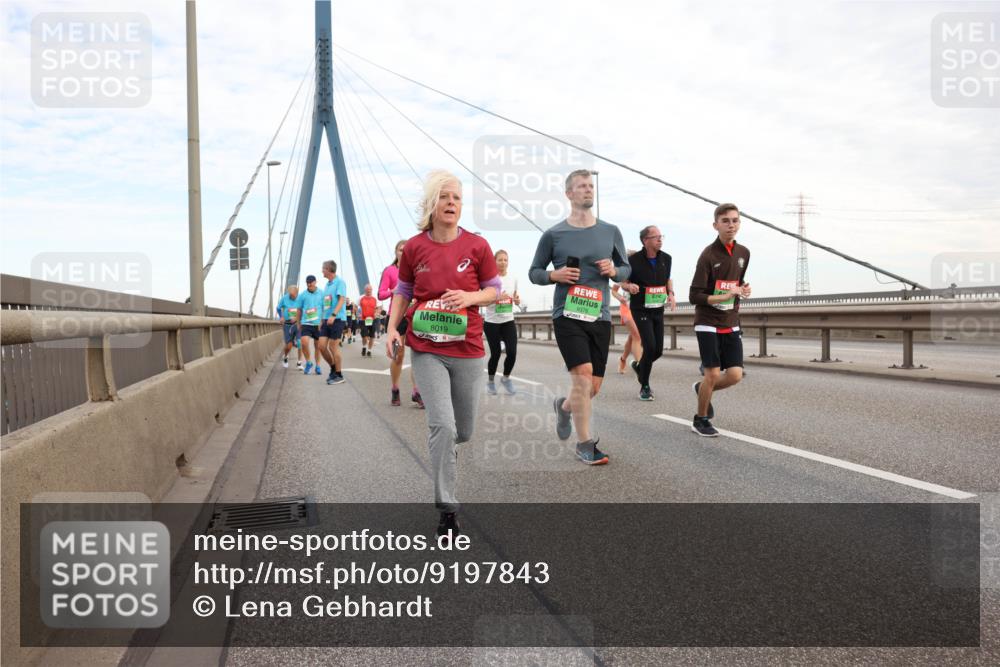 03.10.2025 - Köhlbrandbrückenlauf Lena Gebhardt http://msf.ph/oto/9197843 03.10.2025 15:32:33 Position 1 8019 meine-sportfotos.de