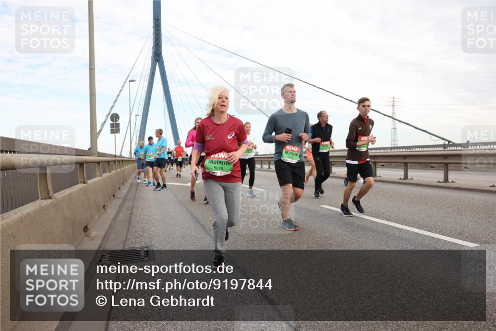 03.10.2025 - Köhlbrandbrückenlauf Lena Gebhardt http://msf.ph/oto/9197844 03.10.2025 15:32:33 Position 1 8019, 9376 meine-sportfotos.de