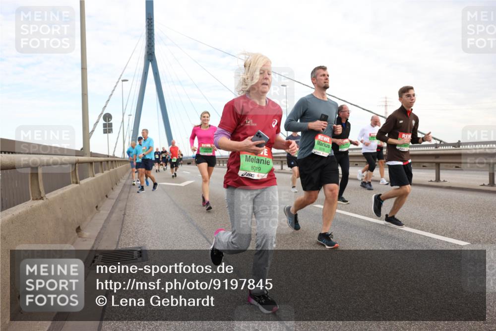 03.10.2025 - Köhlbrandbrückenlauf Lena Gebhardt http://msf.ph/oto/9197845 03.10.2025 15:32:33 Position 1 8019, 9376 meine-sportfotos.de