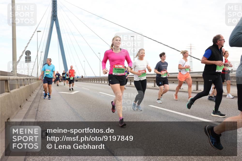 03.10.2025 - Köhlbrandbrückenlauf Lena Gebhardt http://msf.ph/oto/9197849 03.10.2025 15:32:34 Position 1 8895, 8017, 8191 meine-sportfotos.de