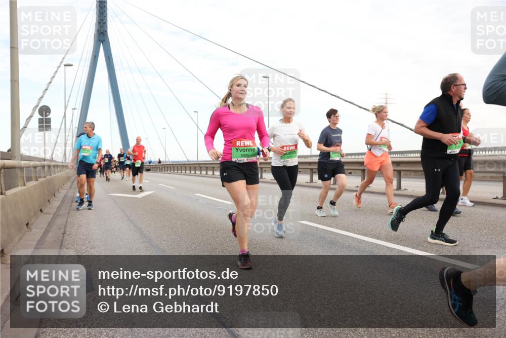 03.10.2025 - Köhlbrandbrückenlauf Lena Gebhardt http://msf.ph/oto/9197850 03.10.2025 15:32:34 Position 1 8895 meine-sportfotos.de