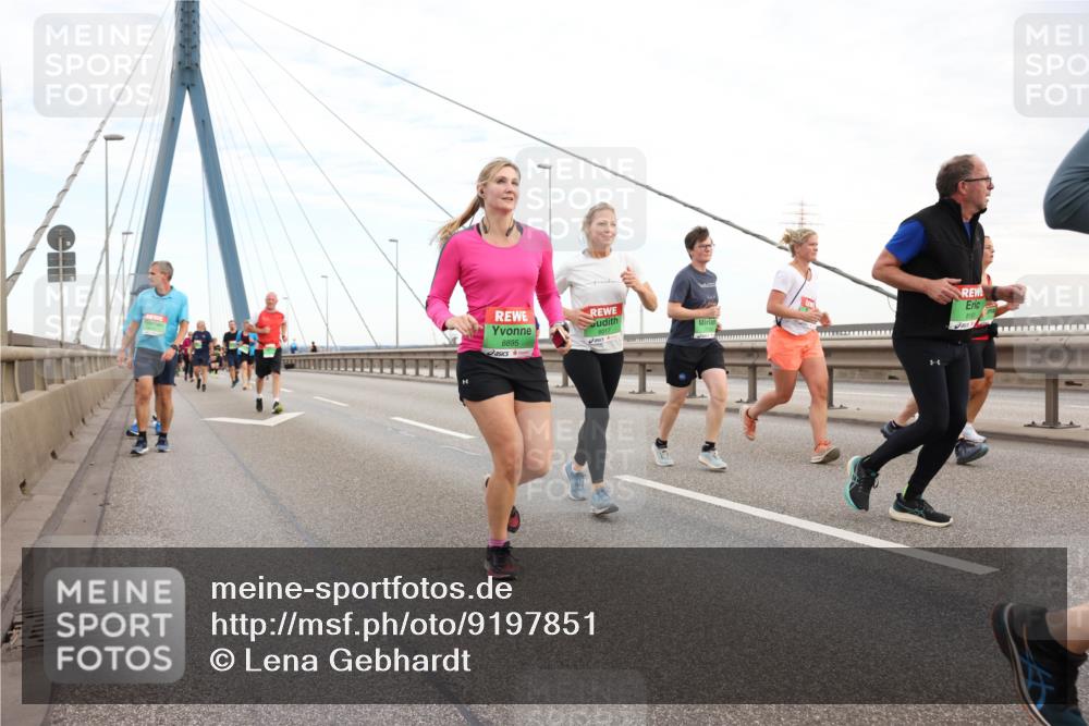 03.10.2025 - Köhlbrandbrückenlauf Lena Gebhardt http://msf.ph/oto/9197851 03.10.2025 15:32:34 Position 1 8895 meine-sportfotos.de